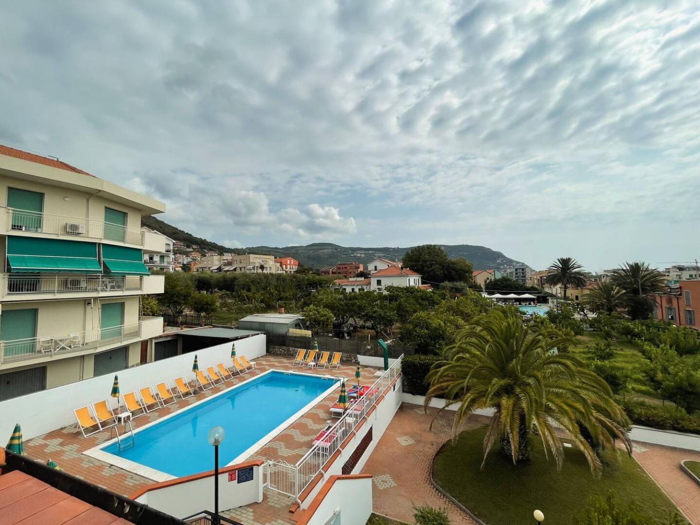 Moresco Apartment Pietra Ligure Eksteriør billede